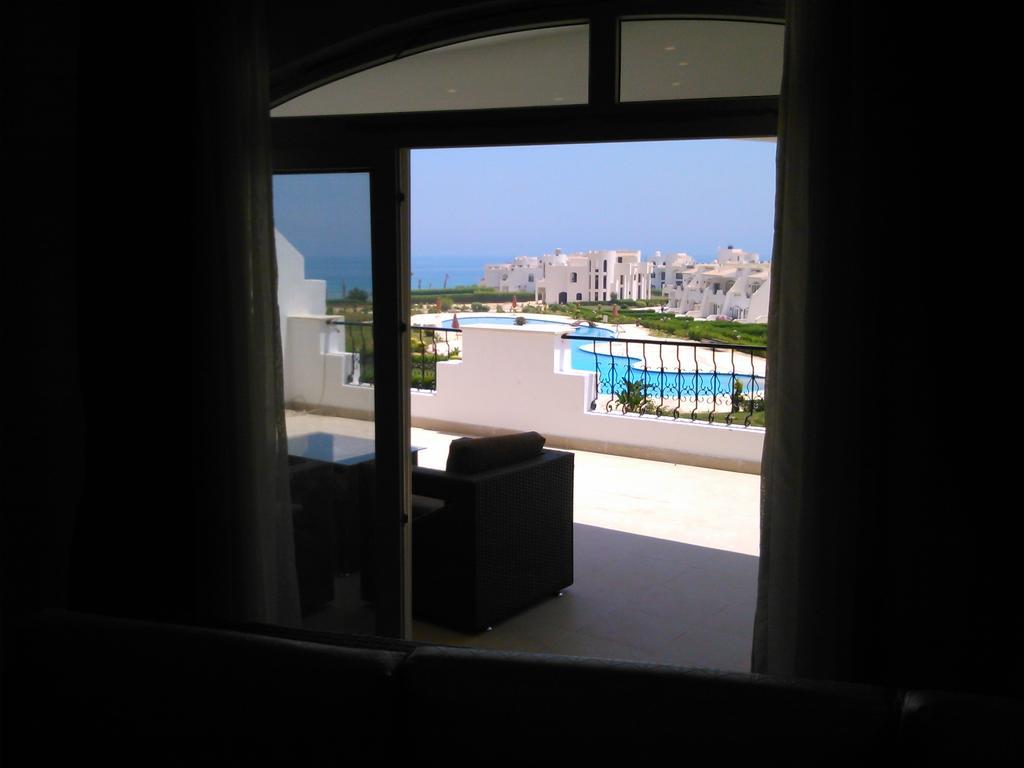 Three-Bedroom Apartment At Louly Beach Resort Ain Sukhna Quarto foto
